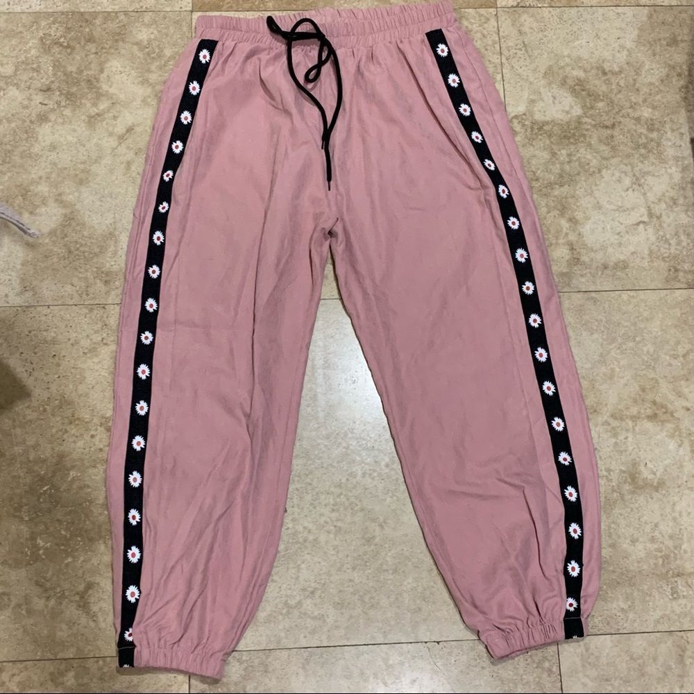 Shein Tee & Daisy Jogger Set • size XL - Picture 4 of 7